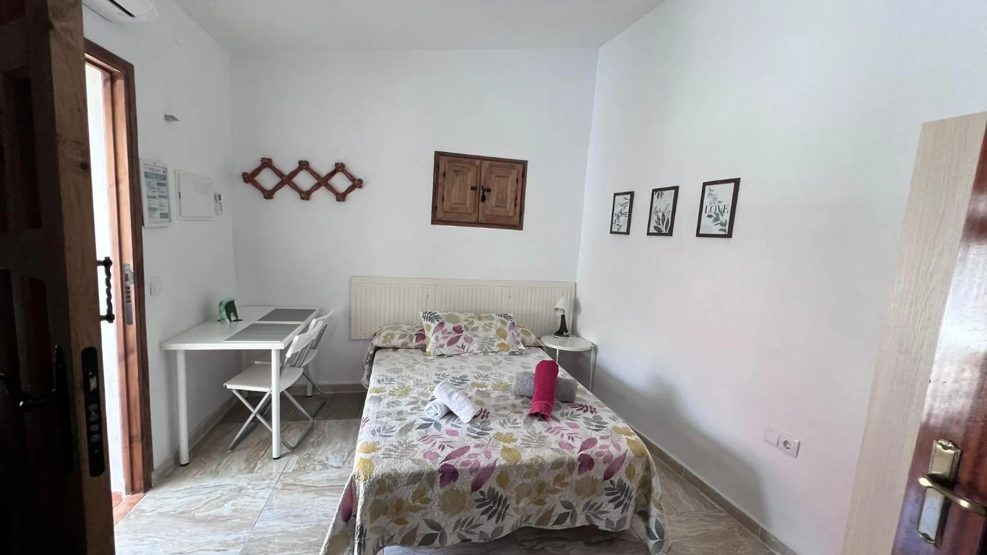 Apartamentos La Campana 5 location